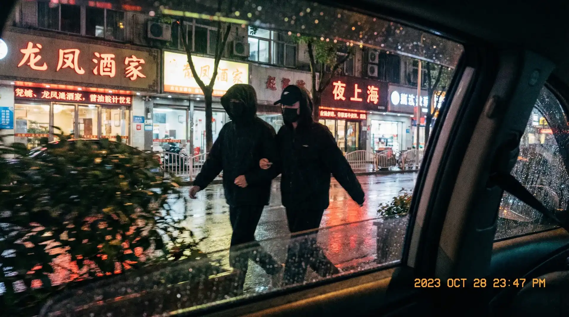KB体育app - 顶流明星深夜密会现场抓拍照片